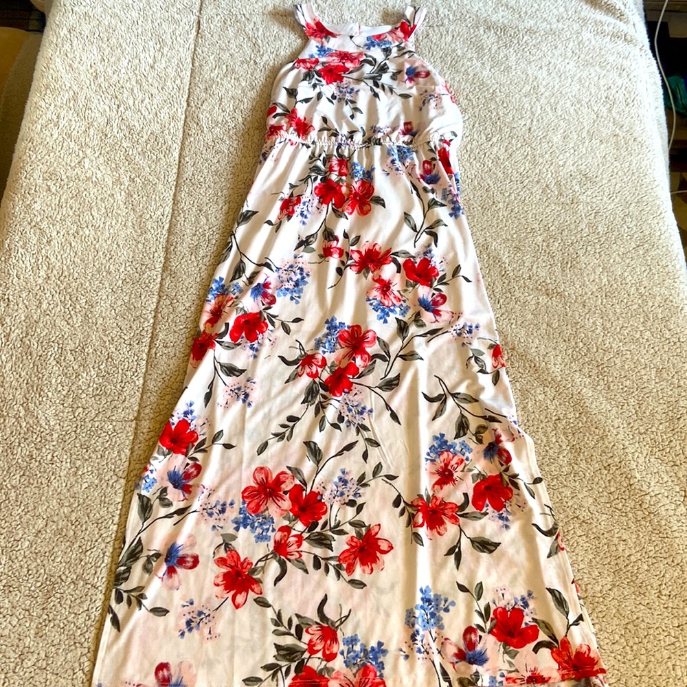 floral dress made by Stella&Sienna in size Medium (M).